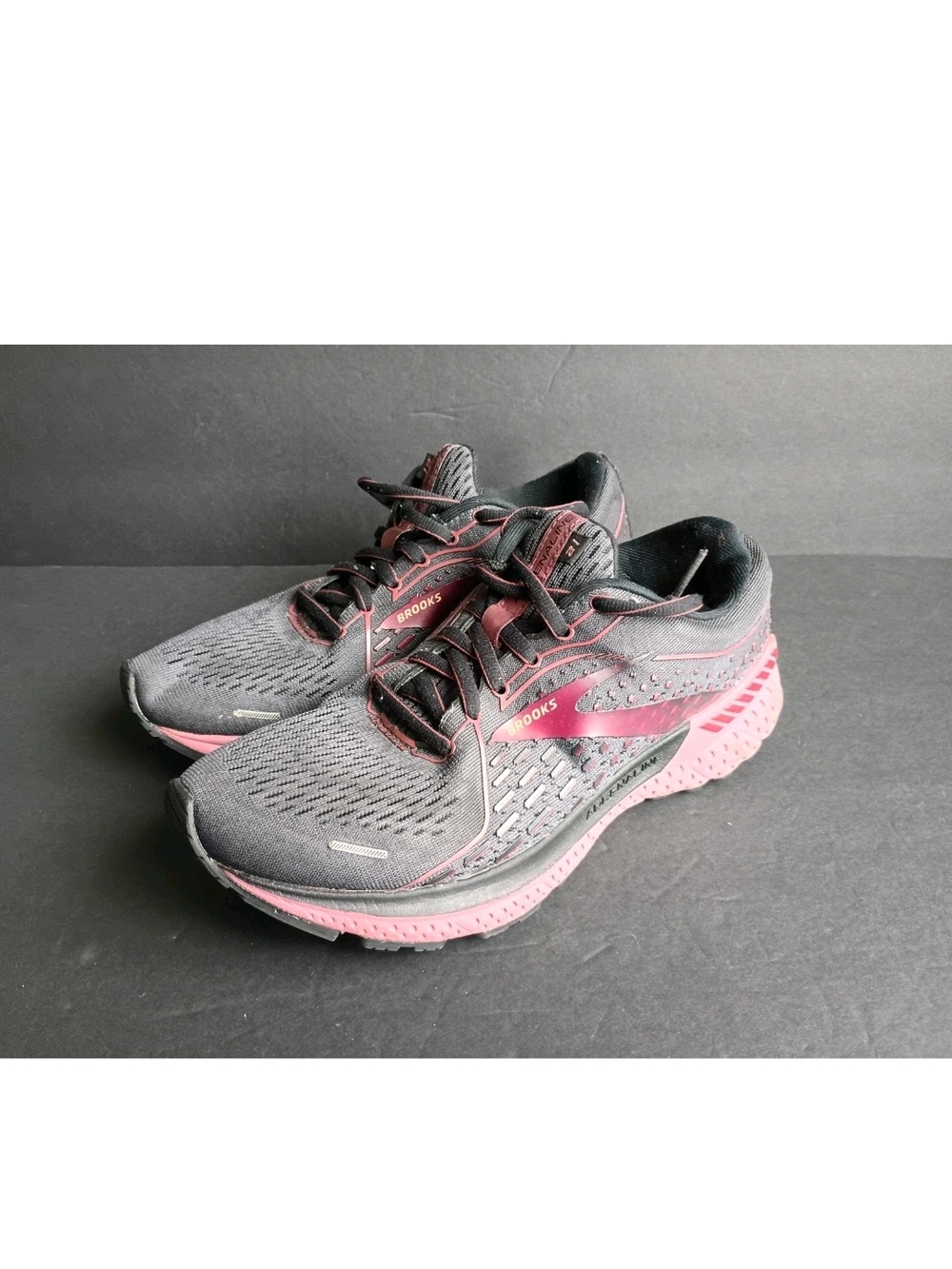 BROOKS Athletic Shoes Adrenaline GTS21 Running Sneakers Womens 7.5 Pls Read